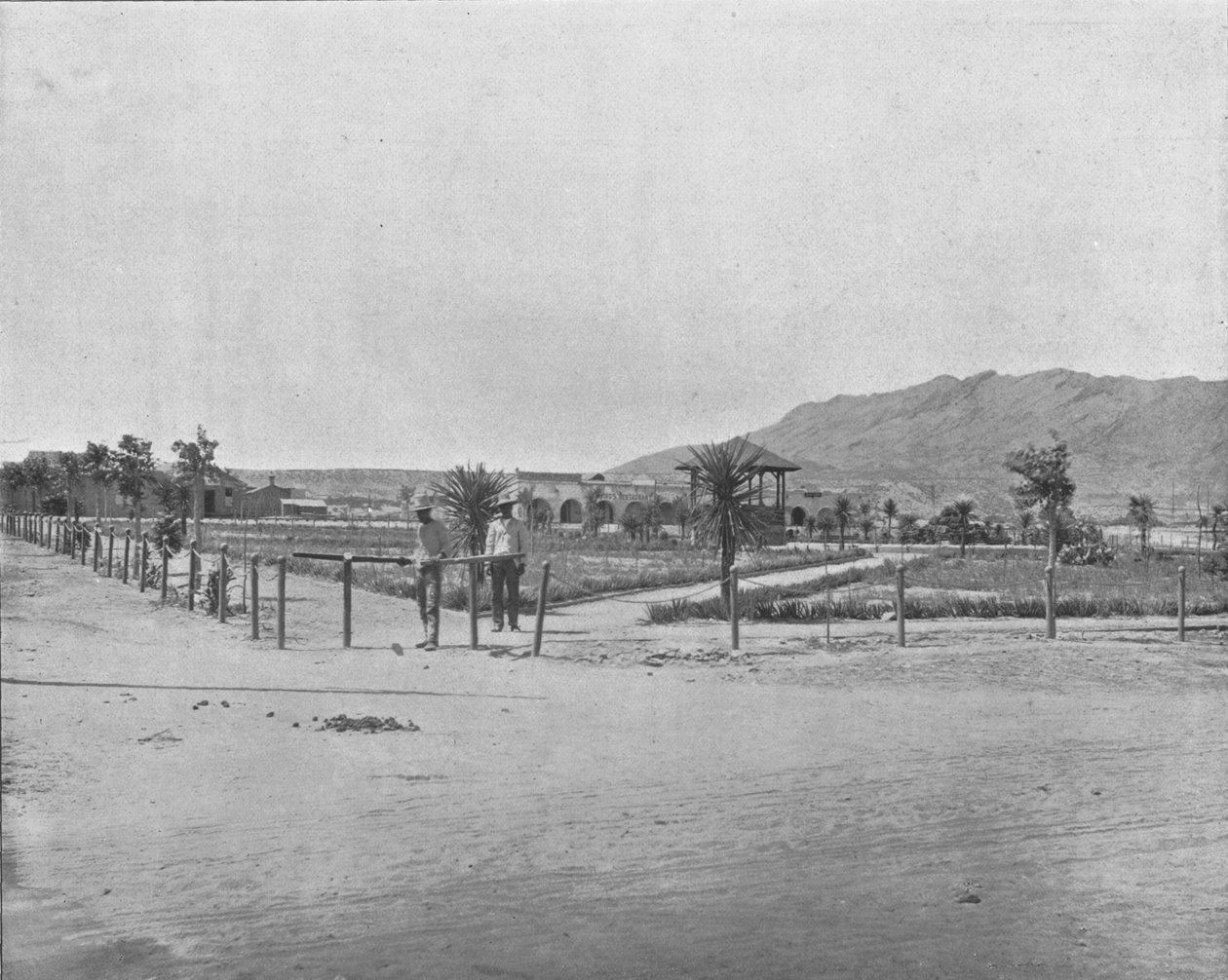The Plaza, El Paso, Texas, EUA, c1900. de Unbekannt