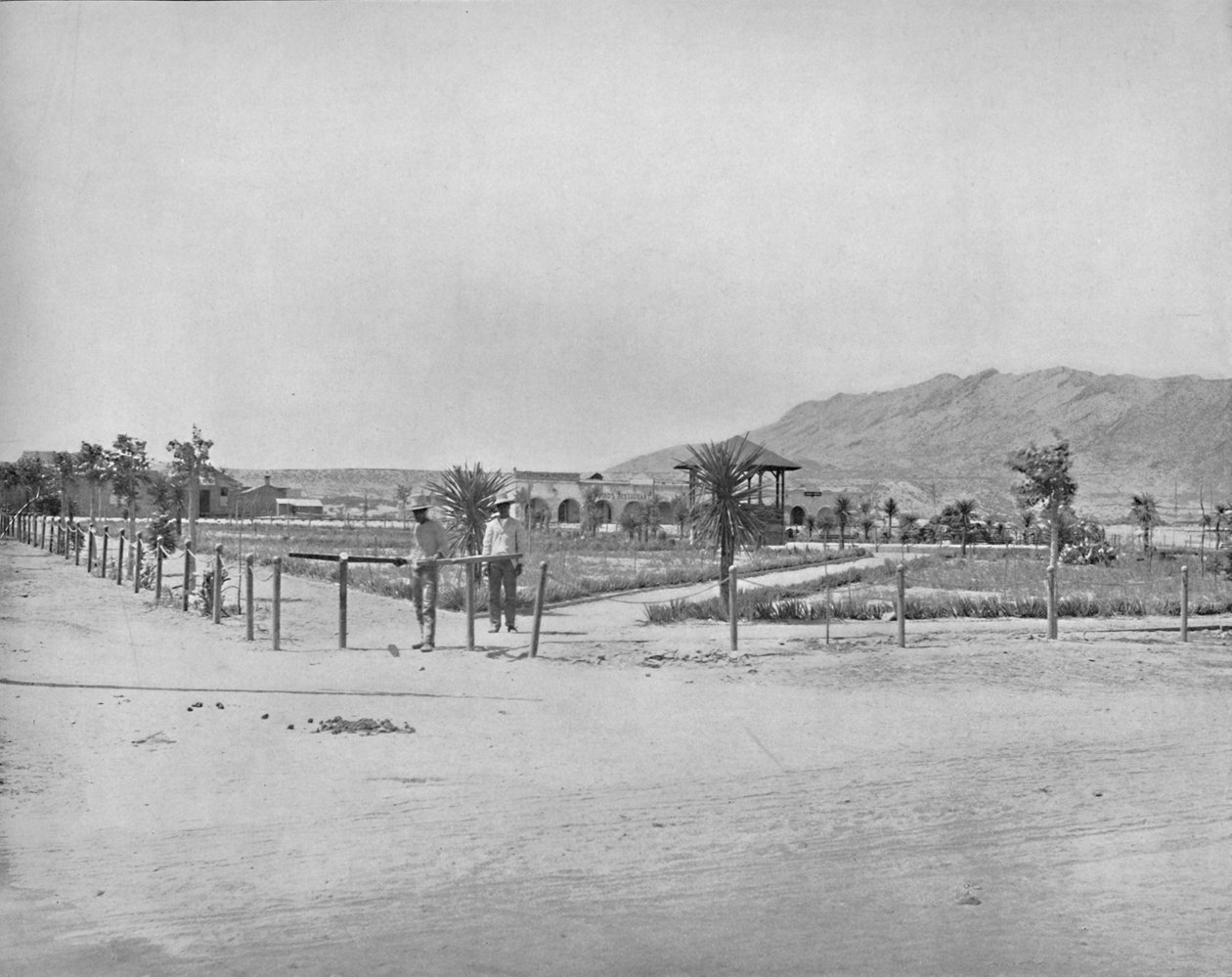 The Plaza, El Paso, Texas, c1897. de Unbekannt