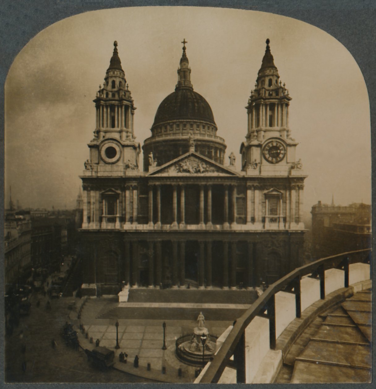 O orgulho de Londres, St. Pauls Cathedral, Londres, Inglaterra, c1910. de Unbekannt