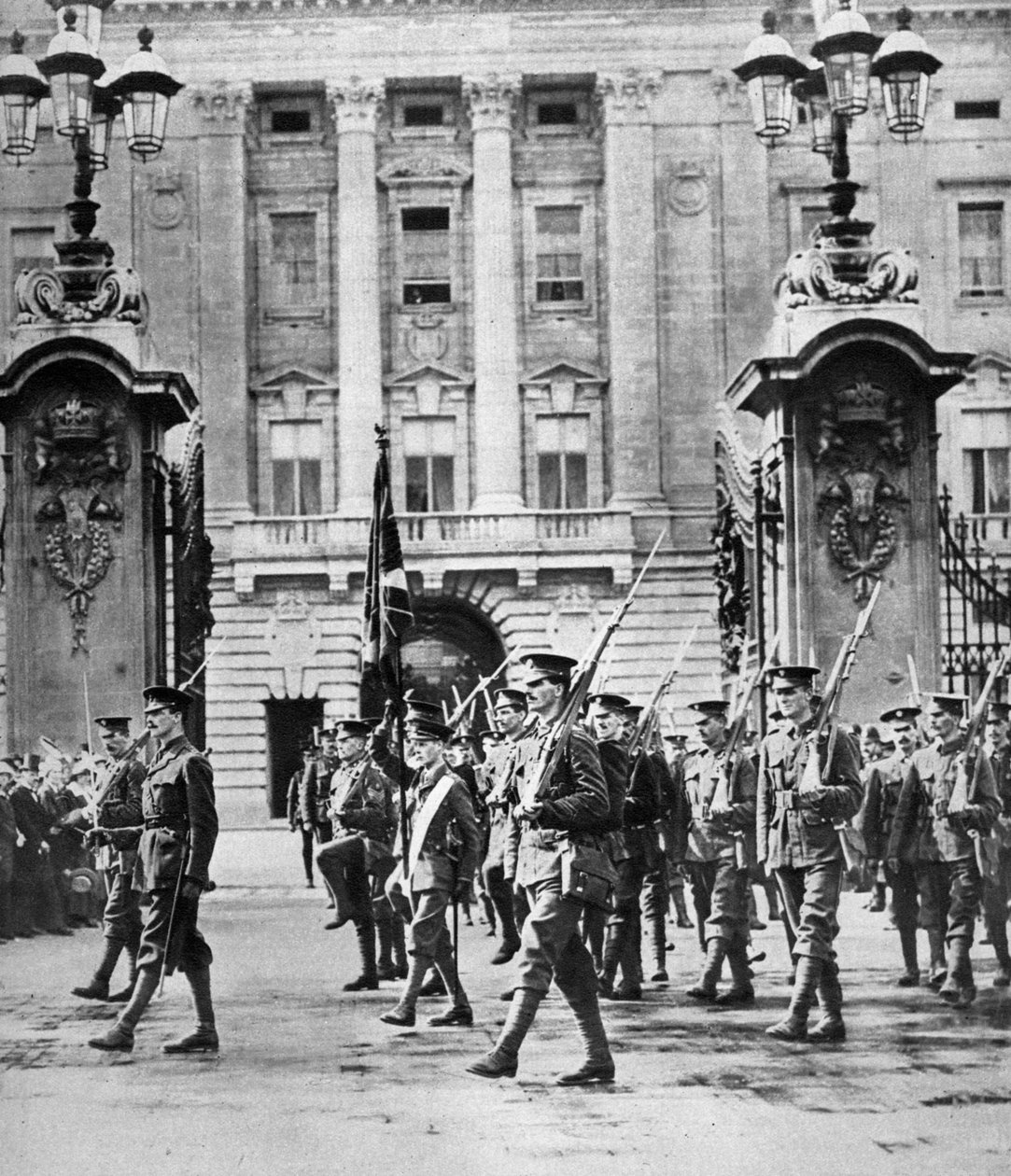 O Príncipe de Gales comissionado na Guarda Granadeiro, Londres, agosto de 1914 de Unbekannt