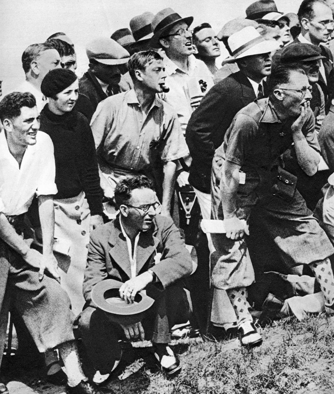 O Príncipe de Gales fuma cachimbo no Open Golf Championship, St. Andrews, c1930s de Unbekannt