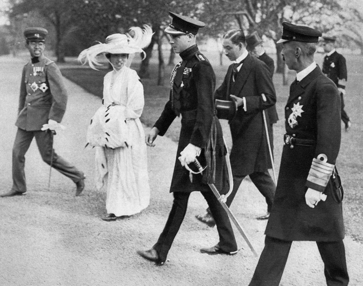 O Príncipe de Gales com a Imperatriz e o Príncipe Herdeiro do Japão, Tóquio, 1922 de Unbekannt