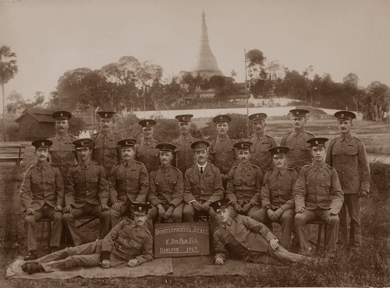 O pessoal do Quartermasters do 1º Royal Munster Fusiliers, Rangum, Birmânia, 1913 de Unbekannt