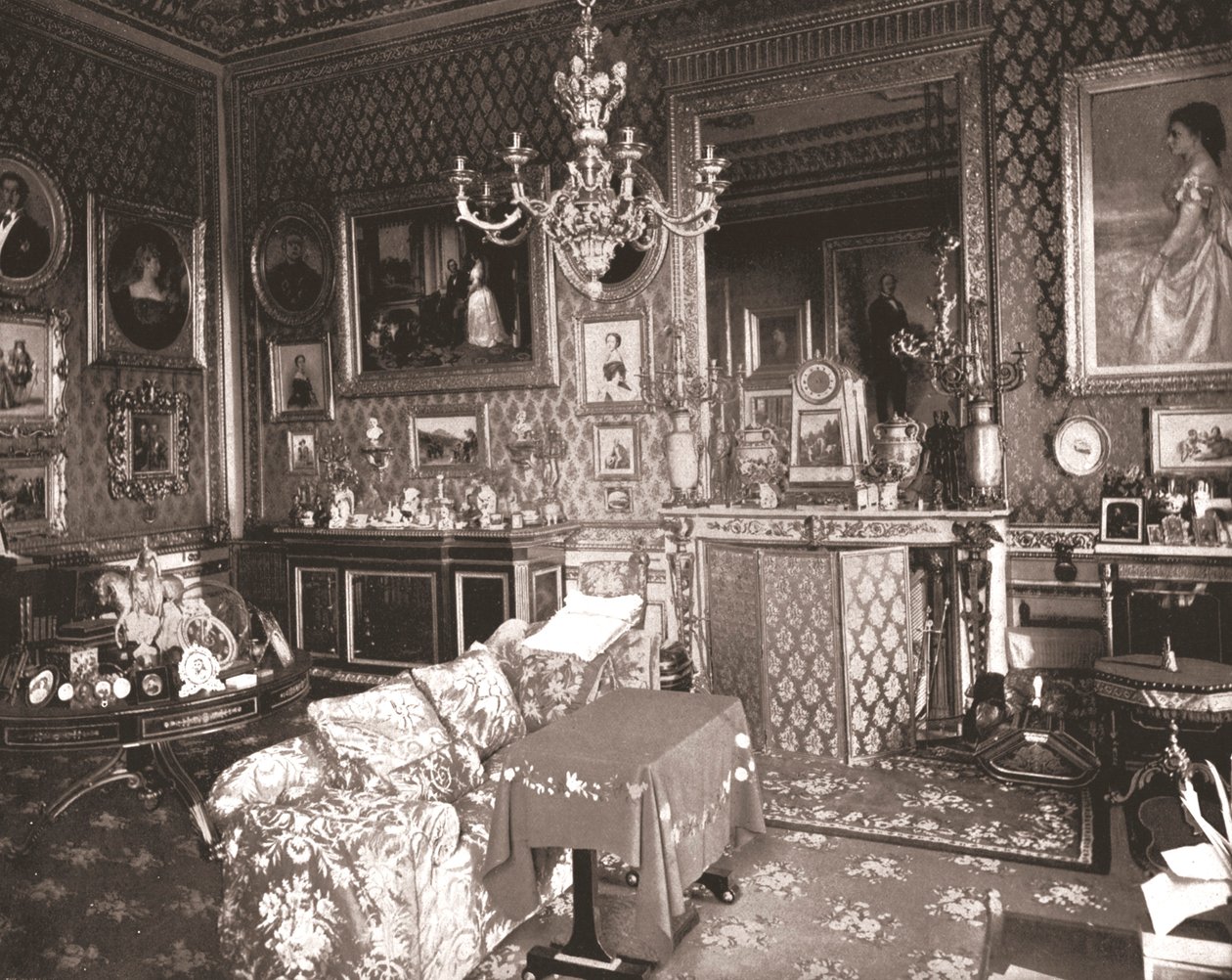 A sala de estar do Queens, Castelo de Windsor, Berkshire, 1894. de Unbekannt