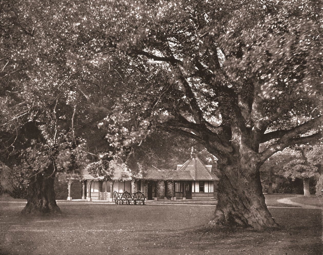 A sala de chá do Queens, Frogmore, Berkshire, 1894. de Unbekannt