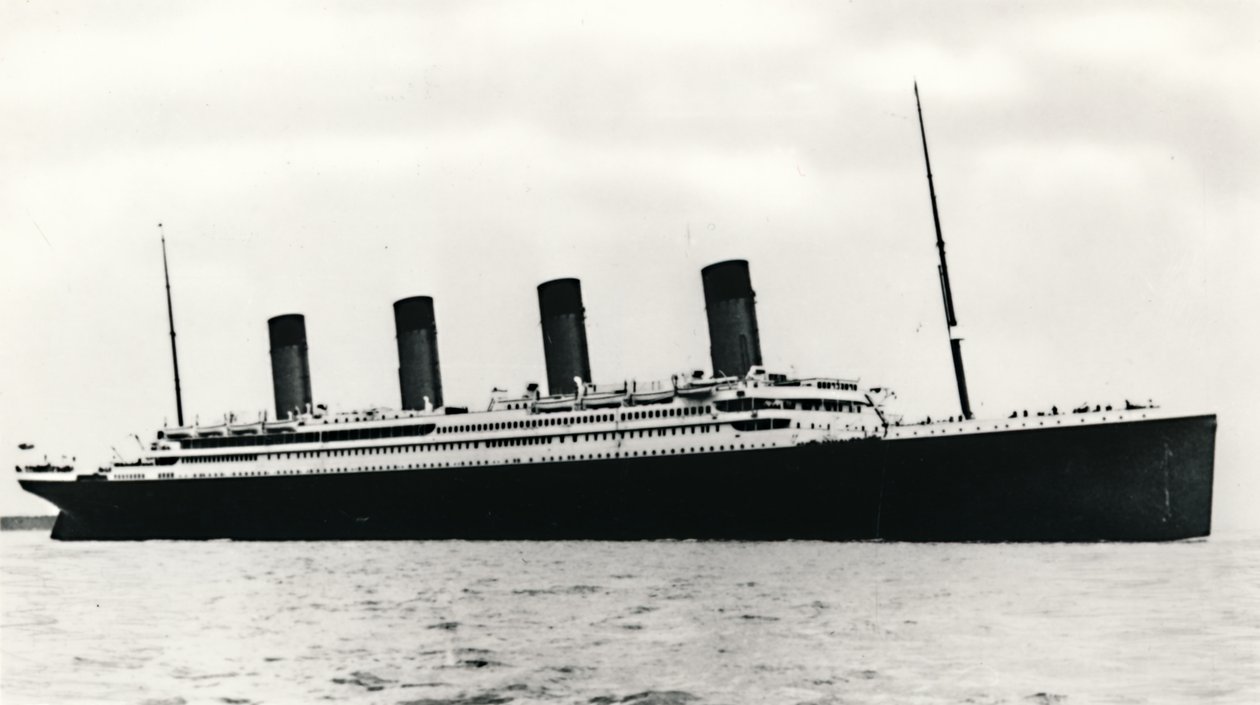 O RMS Titanic saindo de Southampton, em 10 de abril de 1912. de Unbekannt