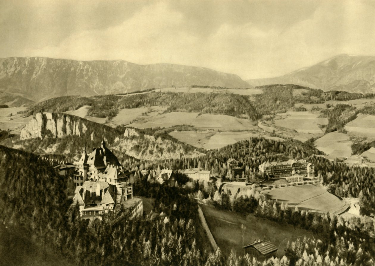 O Schneeberg e a cordilheira Rax, Semmering, Baixa Áustria, c1935. de Unbekannt