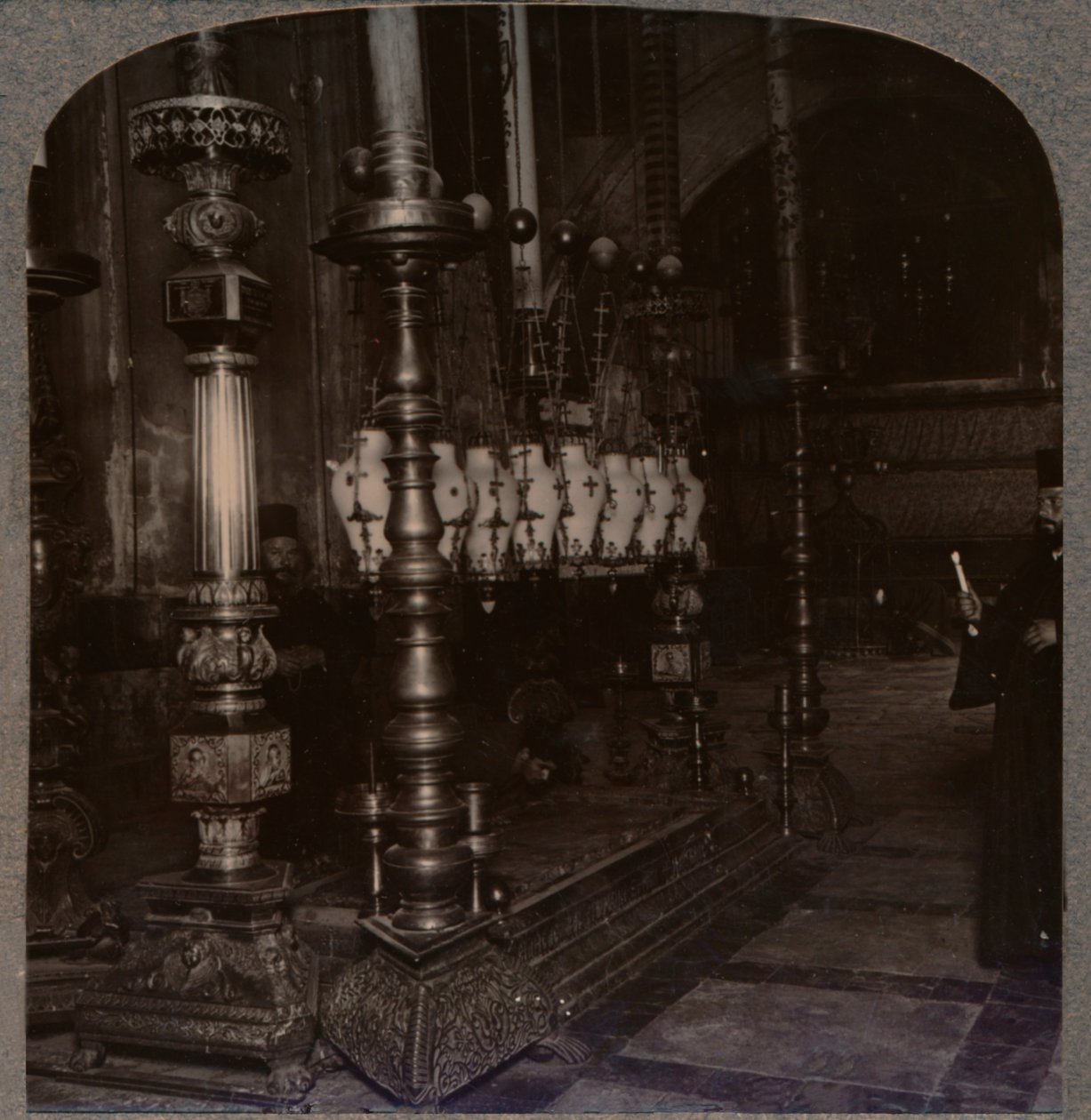 A pedra da Anunciação na Igreja da Santa Sepulcro, Jerusalém, c1900 de Unbekannt