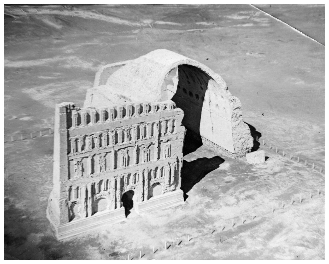 O Taq-i Kisra do ar, Ctesiphon, Iraque, 1926 de Unbekannt