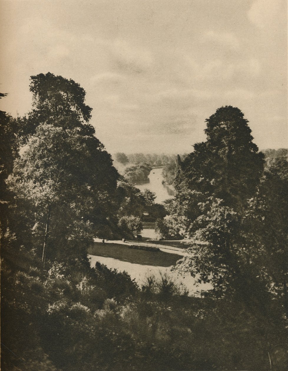 A Tamisa em Richmond, uma das vistas mais famosas da Inglaterra, c1935. de Unbekannt