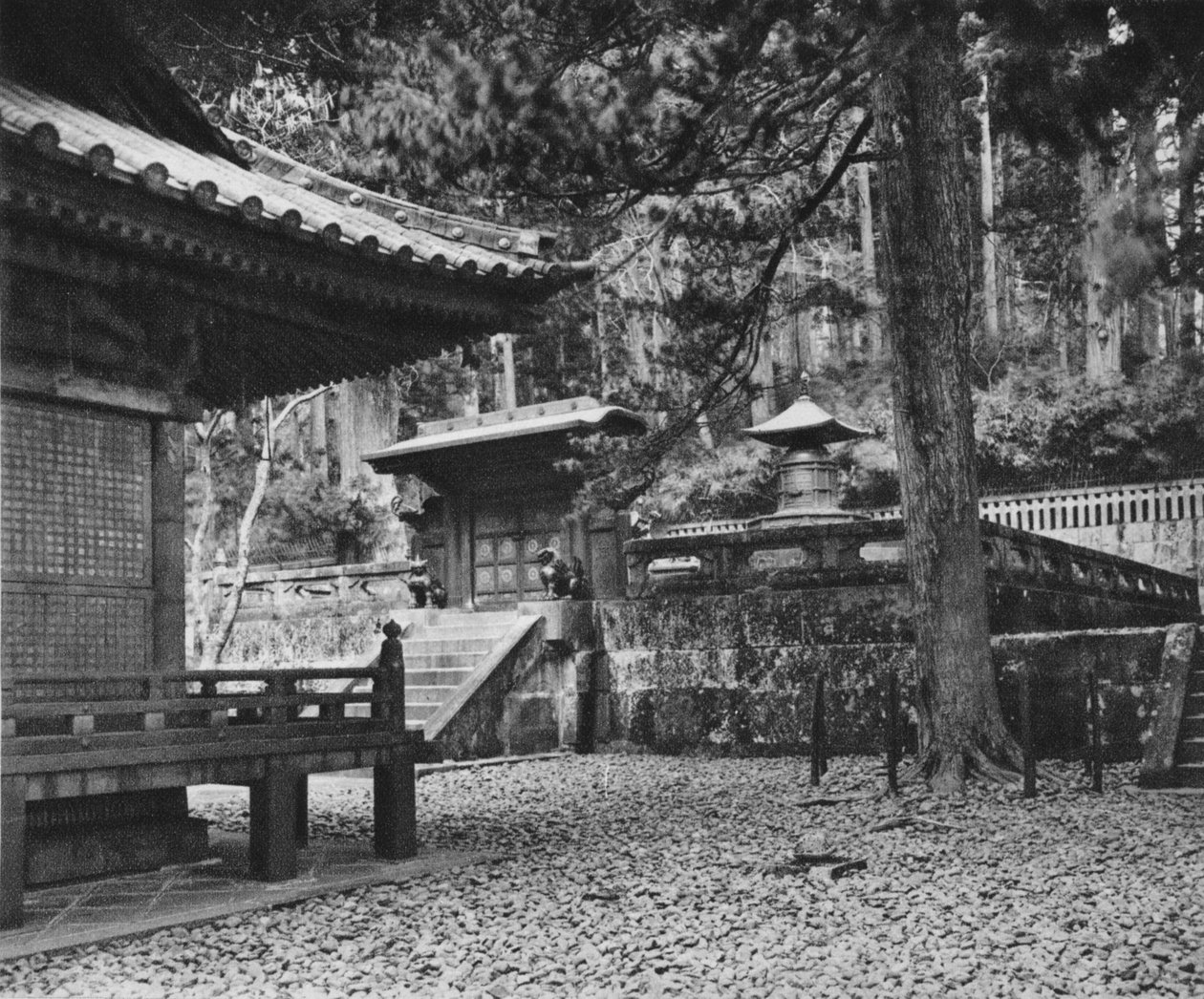 O túmulo de Ieyasu, fundador da dinastia Tokugawa, em Nikko, 1926 de Unbekannt