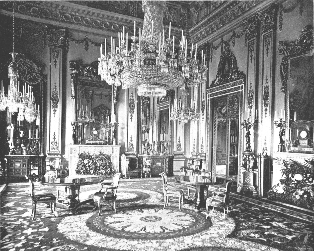A sala de estar branca, Palácio de Buckingham, Londres, 1894. de Unbekannt