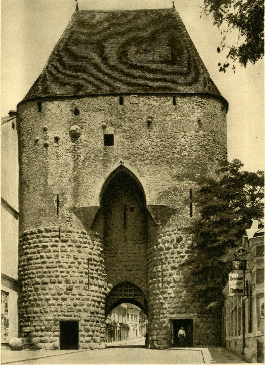 O portão de Viena, Hainburg an der Donau, Baixa Áustria, c1935. de Unbekannt