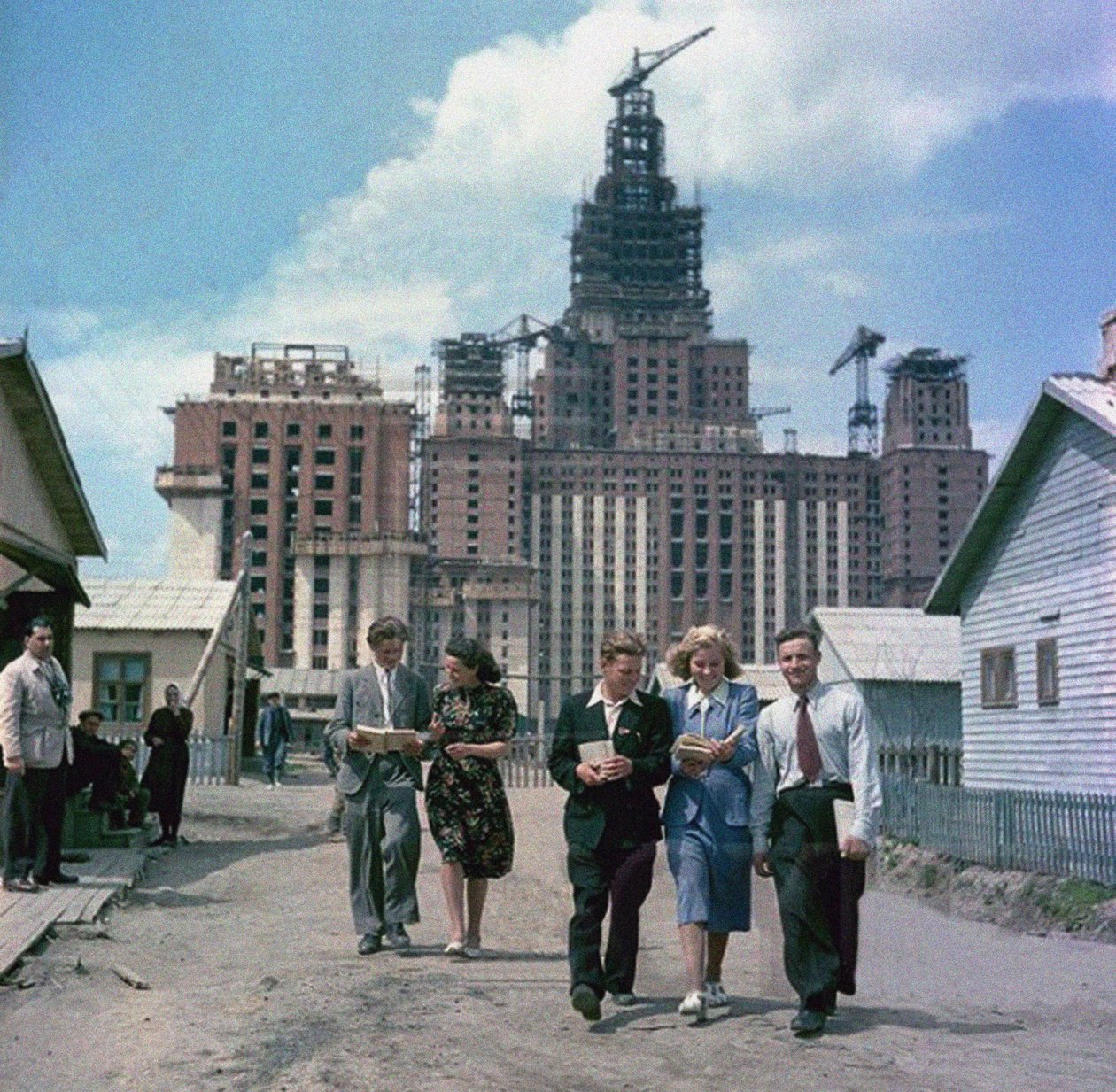 A construção do edifício principal da Universidade Estadual de Moscou, nas colinas de Lenin de Unbekannt