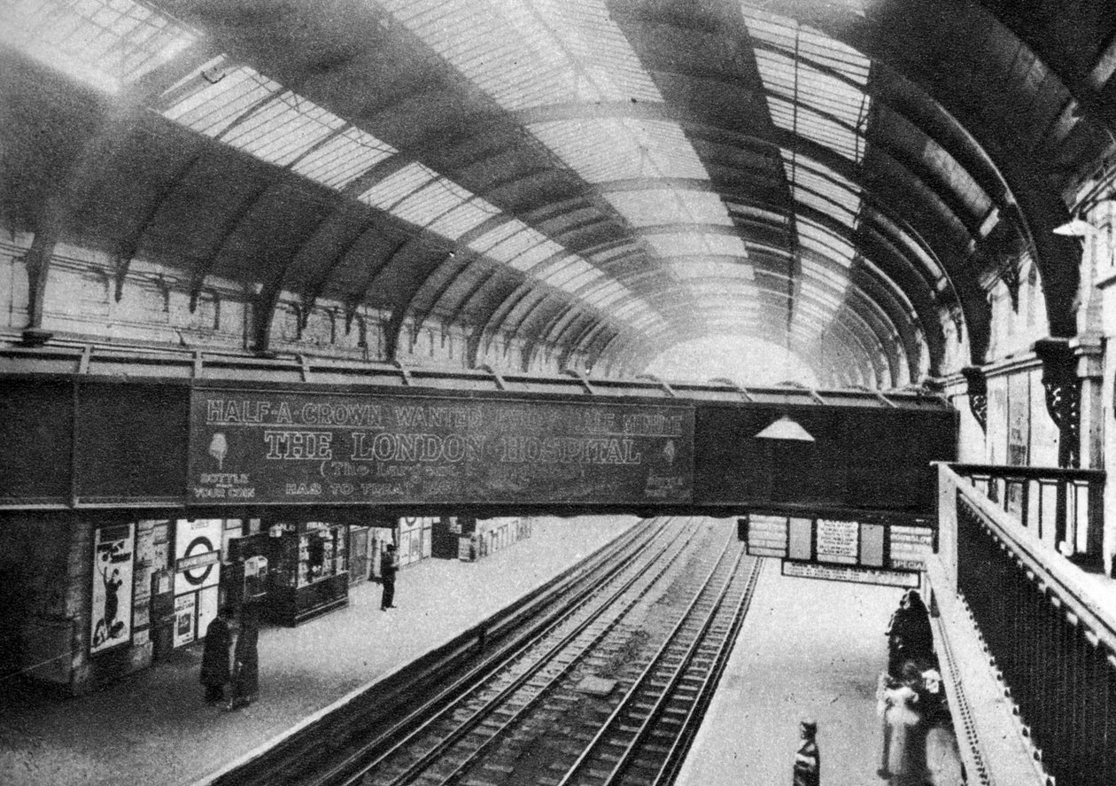 O curso do aqueduto de Westbourne sobre a estação Sloane Square, Londres, 1926-1927 de Unbekannt