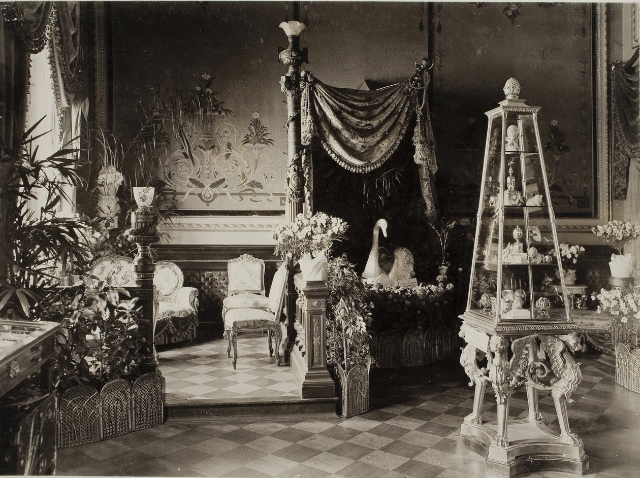 A exposição da coleção Fabergé da Família Imperial Russa na Mansão Dervis em St. Pete de Unbekannt
