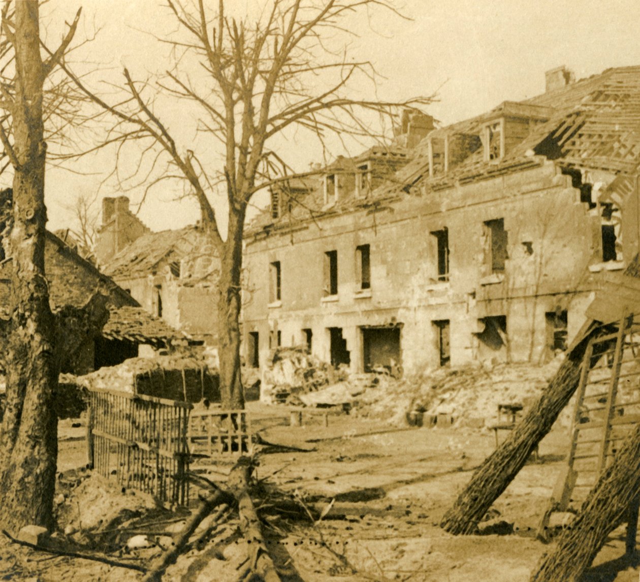 A fábrica de vidro em Soissons, norte da França, c1914-c1918 de Unbekannt
