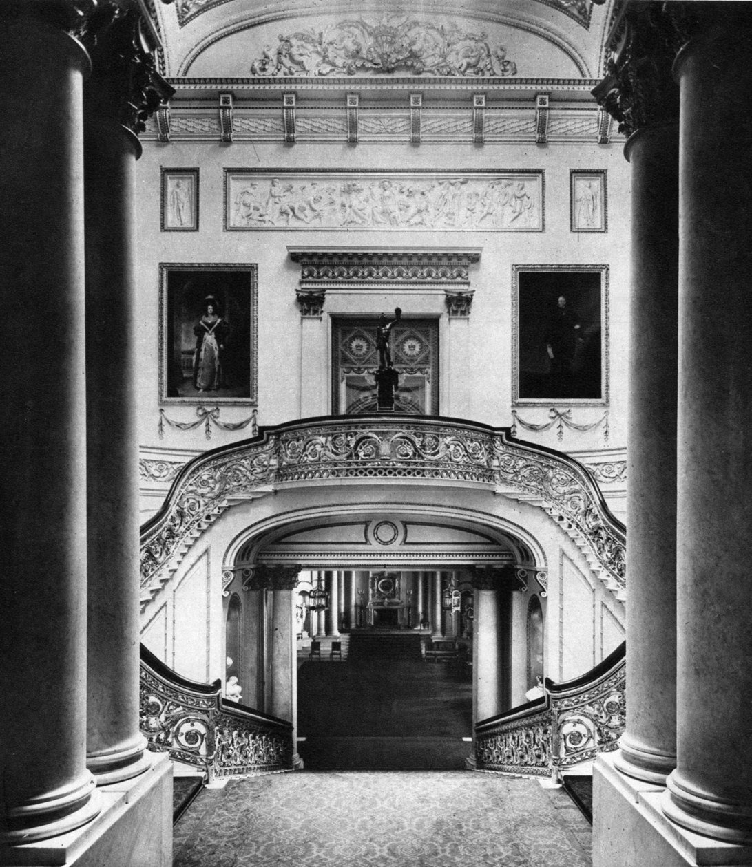A grande escadaria no Palácio de Buckingham, Londres, 1935 de Unbekannt