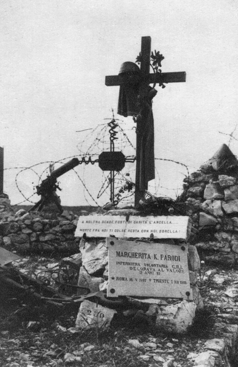 O túmulo de uma enfermeira voluntária da Cruz Vermelha Italiana, c1918 de Unbekannt