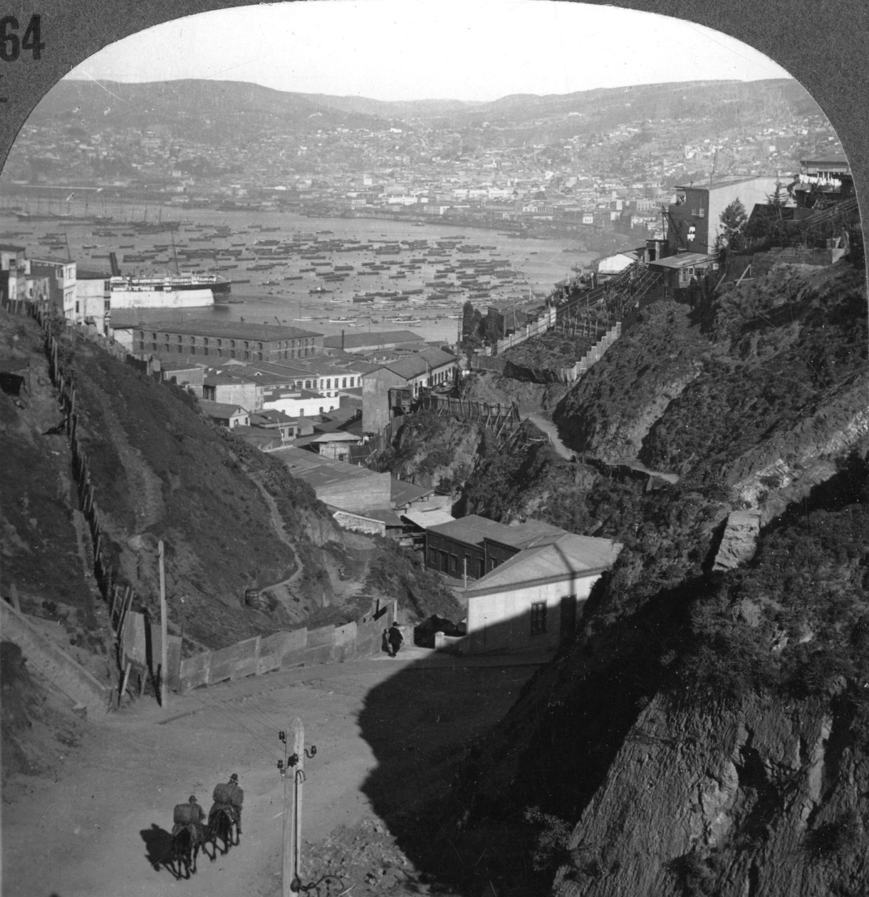 O porto e a cidade de Valparaíso, Chile, c1900s de Unbekannt