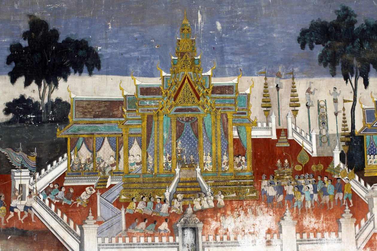 O interior das paredes compostas de pagodes de prata está coberto de murais retratando histórias do Reamker, ou seja, a versão Khmer do clássico épico indiano, o Ramayana. Algumas secções dos murais estão deterioradas e o tempo danificado. Os murais eram p de Unbekannt