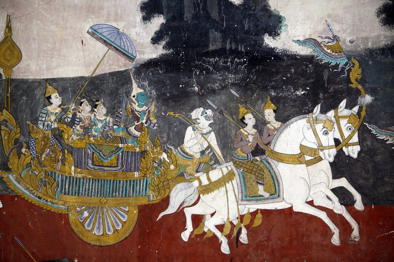 O interior das paredes compostas de pagodes de prata está coberto de murais retratando histórias do Reamker, ou seja, a versão Khmer do clássico épico indiano, o Ramayana. Algumas secções dos murais estão deterioradas e o tempo danificado. Os murais eram p de Unbekannt