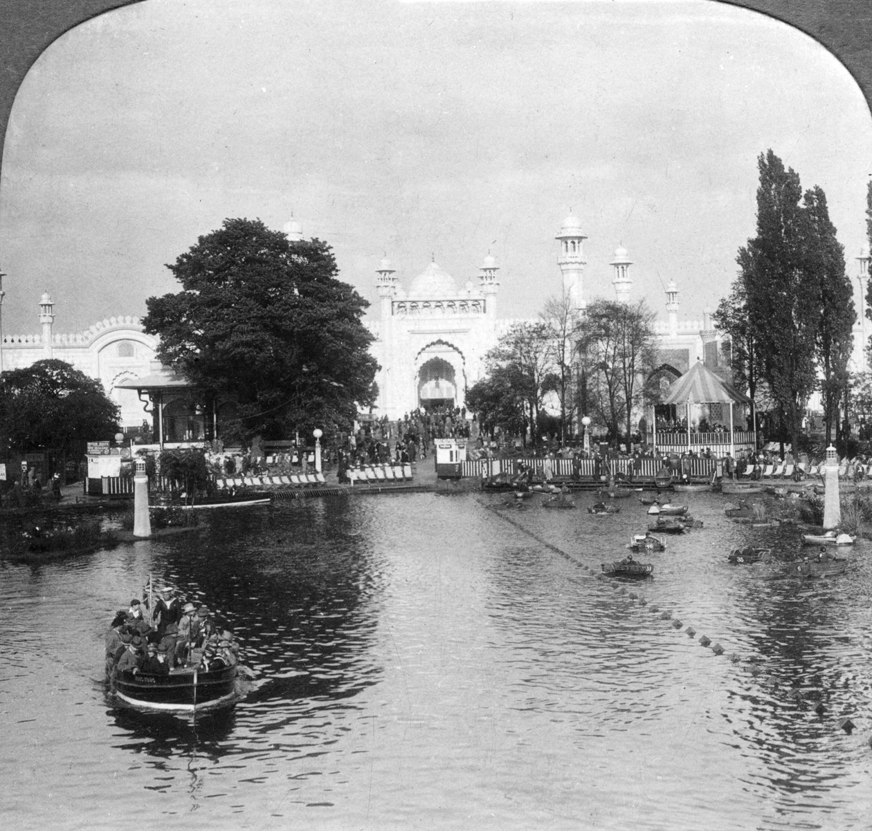 O lago na Exposição do Império Britânico, Wembley, Londres, c1925 de Unbekannt