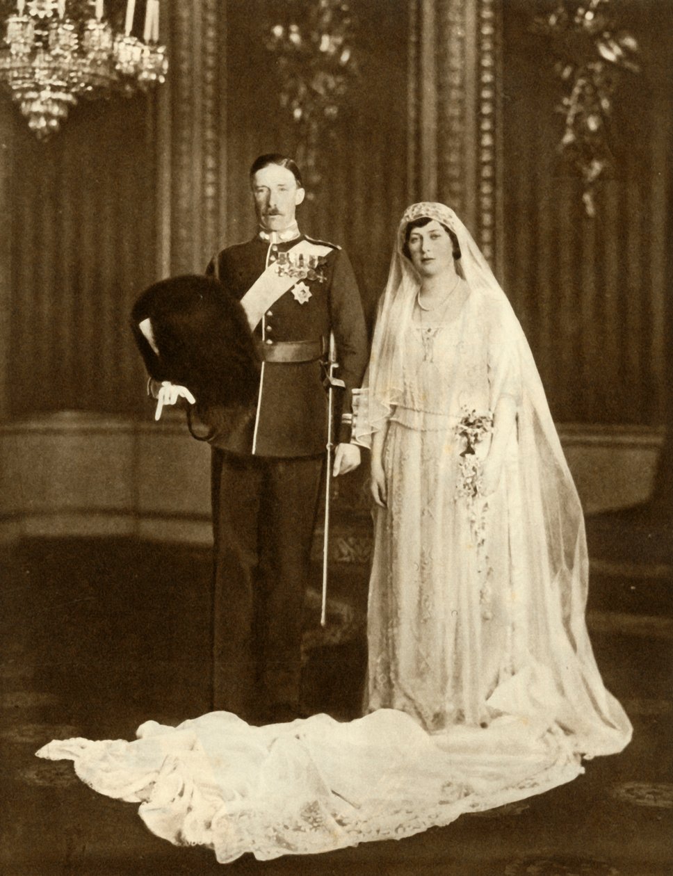 O casamento da princesa Mary e o visconde Lascelles, 28 de fevereiro de 1922, 1935. de Unbekannt
