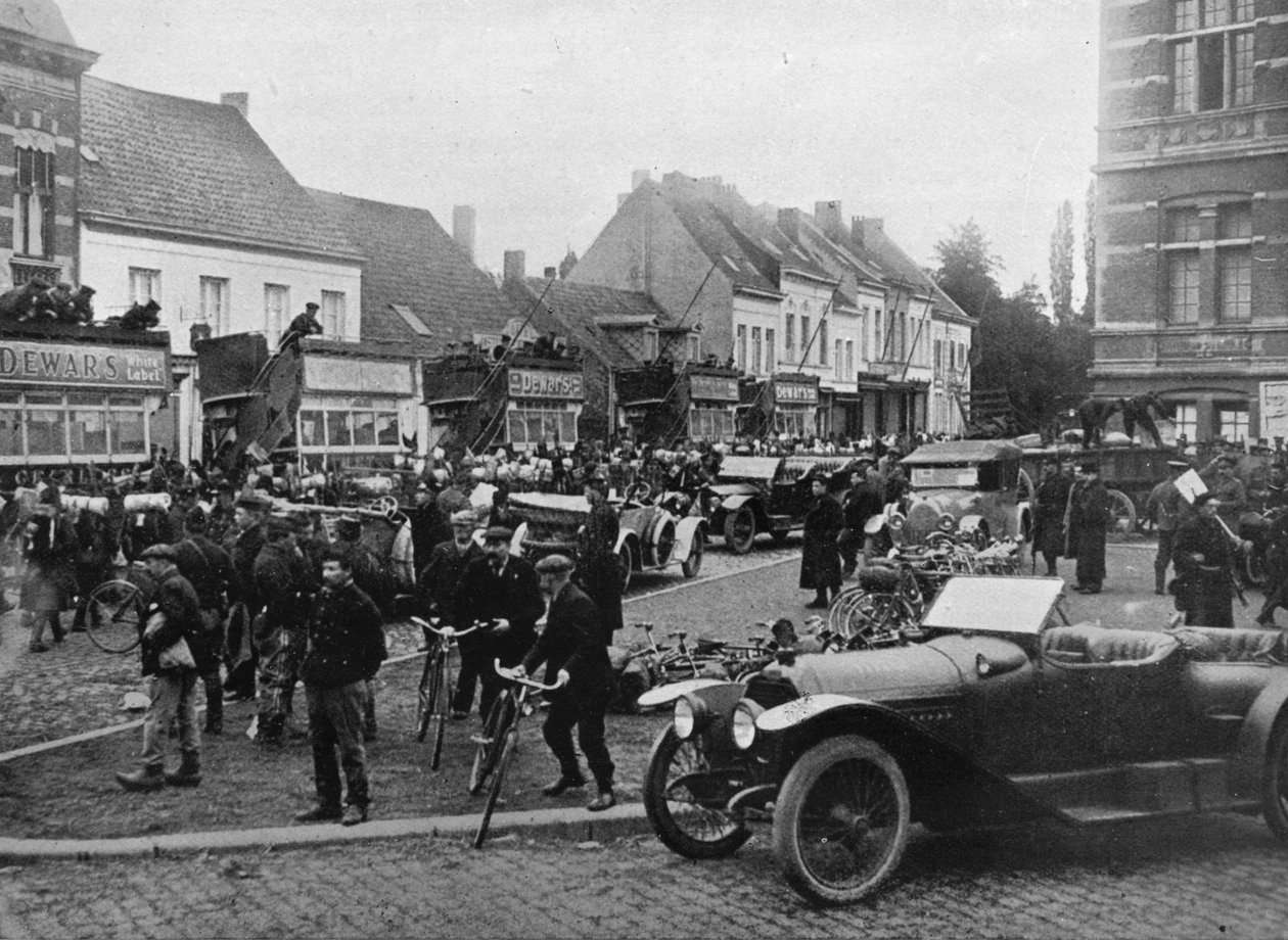 O papel dos transportes a motor no retiro de Antuérpia, 1914 de Unbekannt