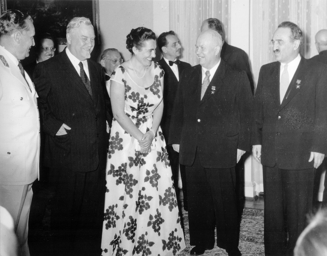 A cerimônia de assinatura da Declaração de Belgrado, Belgrado, Iugoslávia, 2 de julho de 1955 de Unbekannt