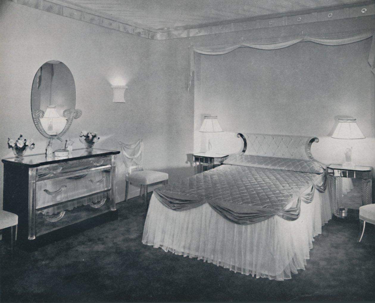 As qualidades vibrantes de acrílico são usadas neste quarto, 1942. de Unbekannt