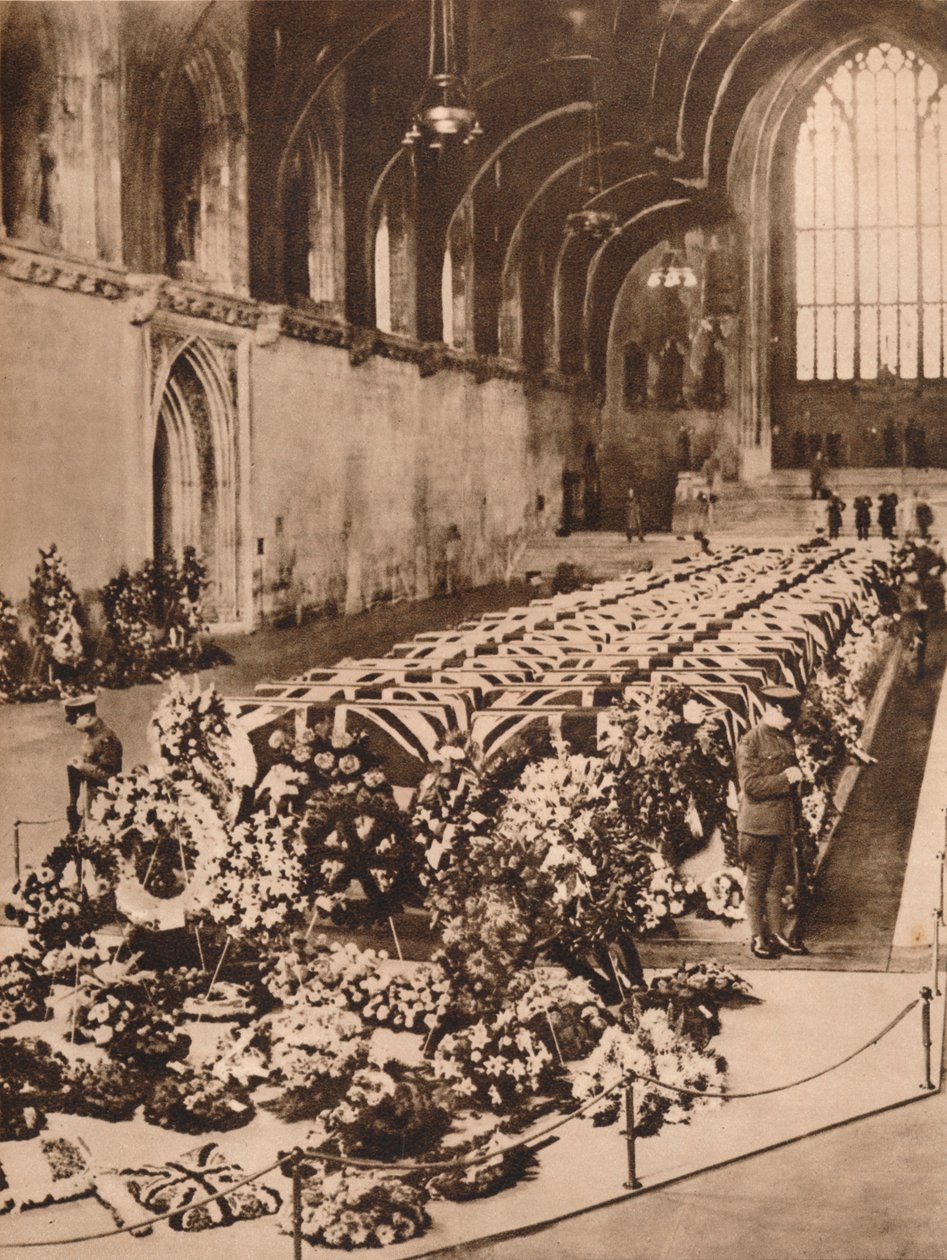 As vítimas do desastre do dirigível R101 em estado no Westminster Hall, Londres, 1930 1935 de Unbekannt