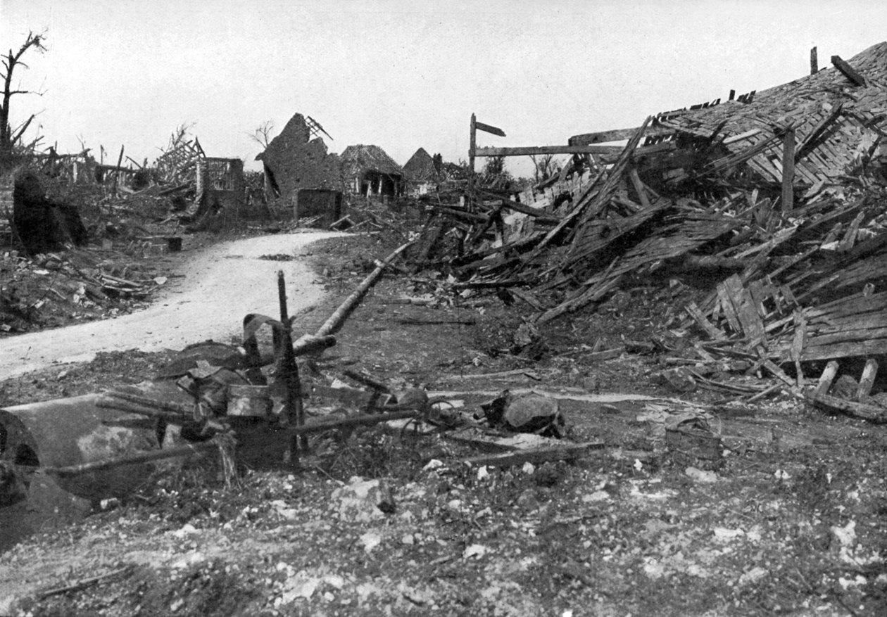 A vila de Mametz após o bombardeio de julho, Batalha do Somme, 1916, c1920 de Unbekannt