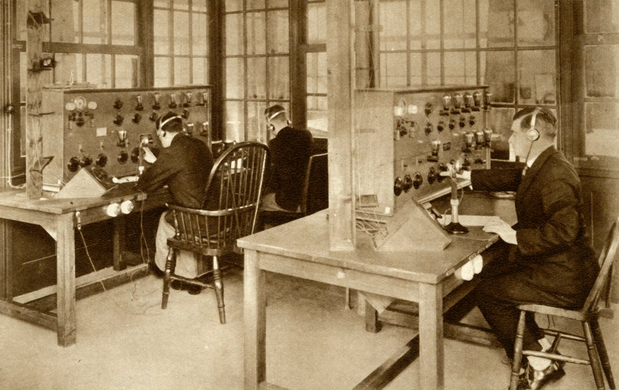 A sala de transmissão sem fio no Croydon Aerodrome, sul de Londres, 1928, 1935. de Unbekannt