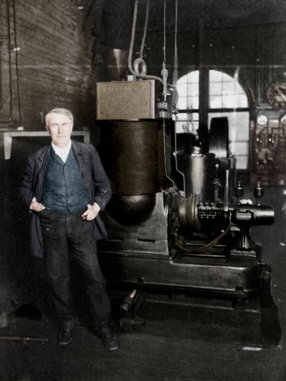 Thomas Alva Edison, inventor americano, com seu primeiro dínamo para produzir luz elétrica, década de 1880 de Unbekannt