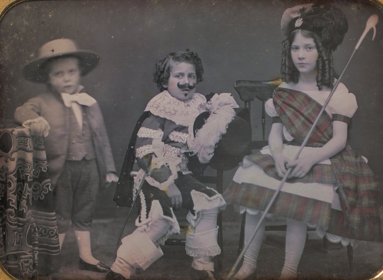 Três crianças em traje, década de 1850. de Unbekannt