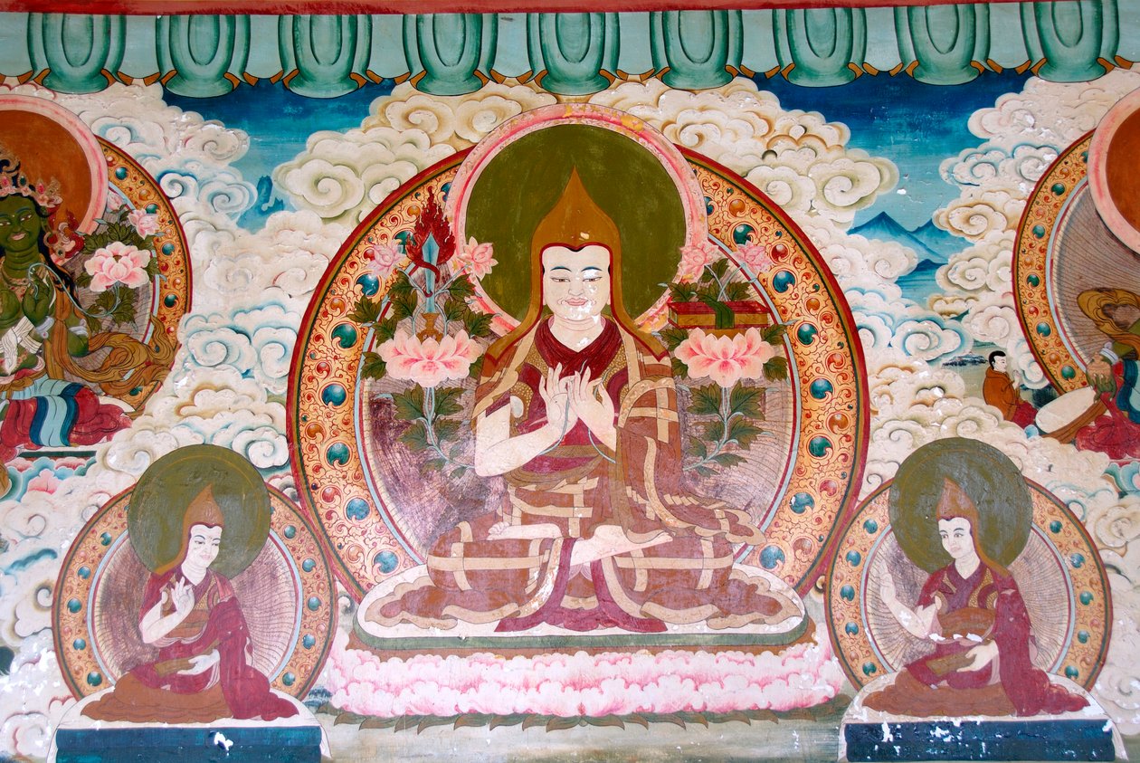 Budismo Tibetano; mural; Lama Tsongkharpa; escola Gelug; bonés amarelos; meditação; várias posturas de mão; mudras; Yongning; Templo Zhamei; área do Lago Lugu Hu; Província de Yunnan; República Popular da China; Ásia de Unbekannt