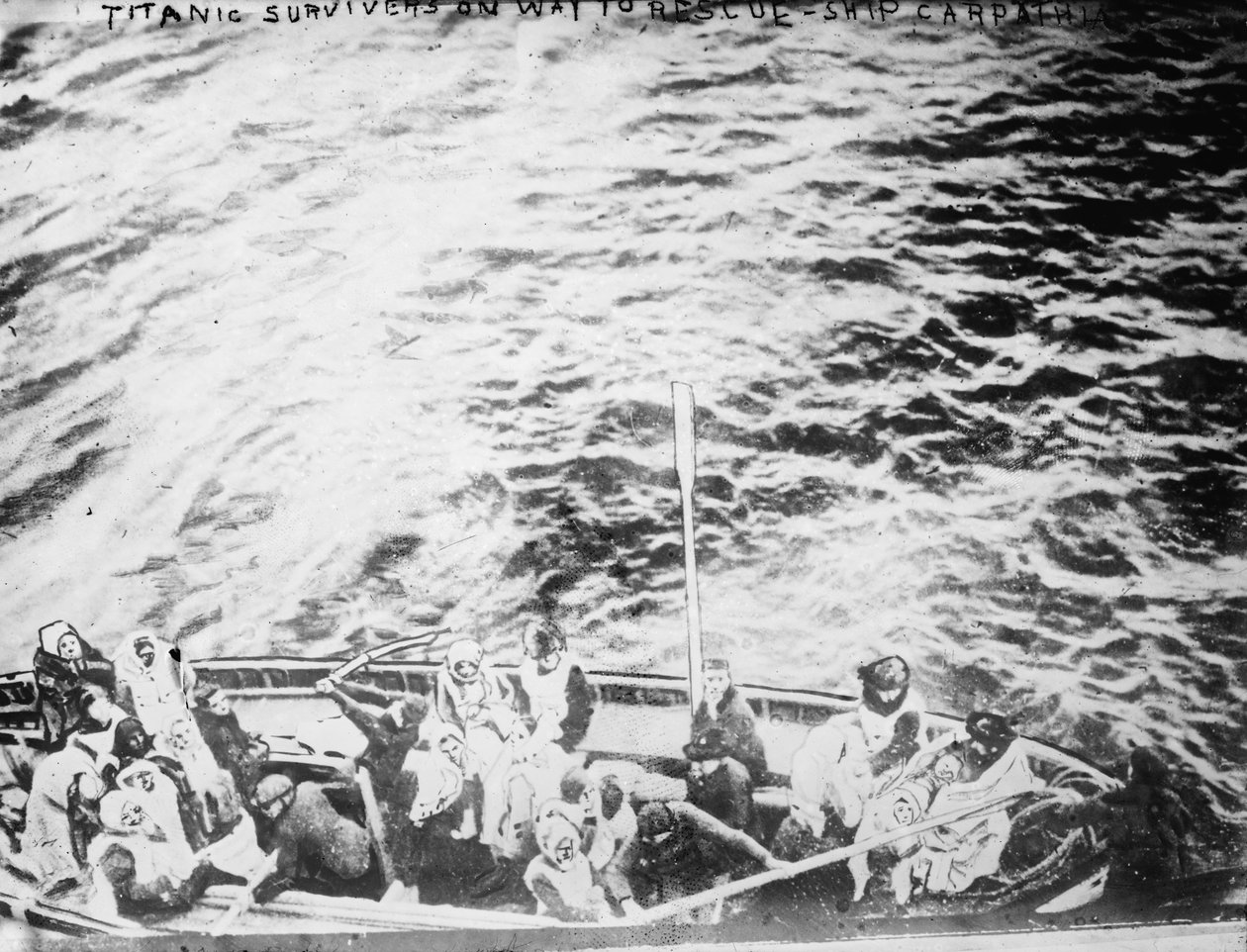 Sobreviventes do Titanic a caminho do navio de resgate Carpathia de Unbekannt