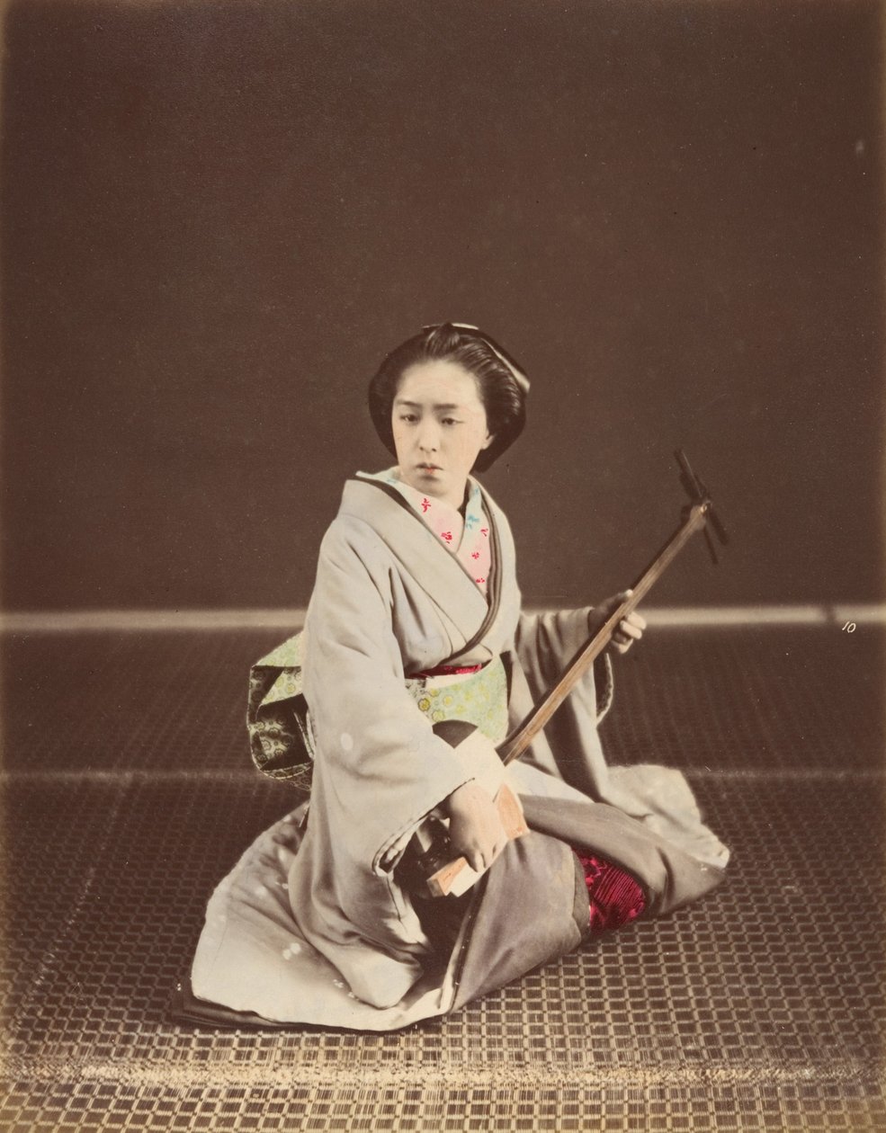 "Tóquio Gueixa com Shamisen", década de 1870. de Unbekannt