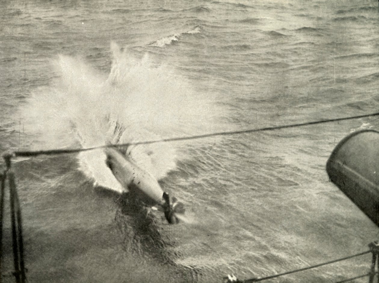 Torpedo que entra na água, 1919. de Unbekannt