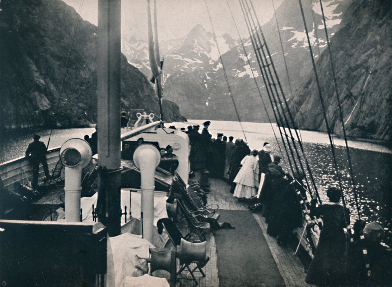 Navio de turista no fiorde de Trold, 1914. de Unbekannt