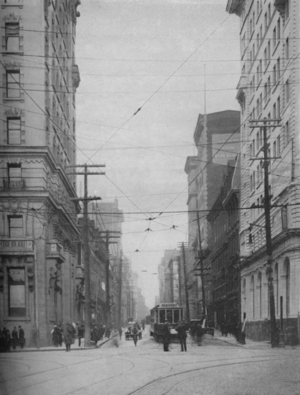 Imponentes fachadas de uma das lojas mais movimentadas da cidade, Thoroughfares, c1935 de Unbekannt