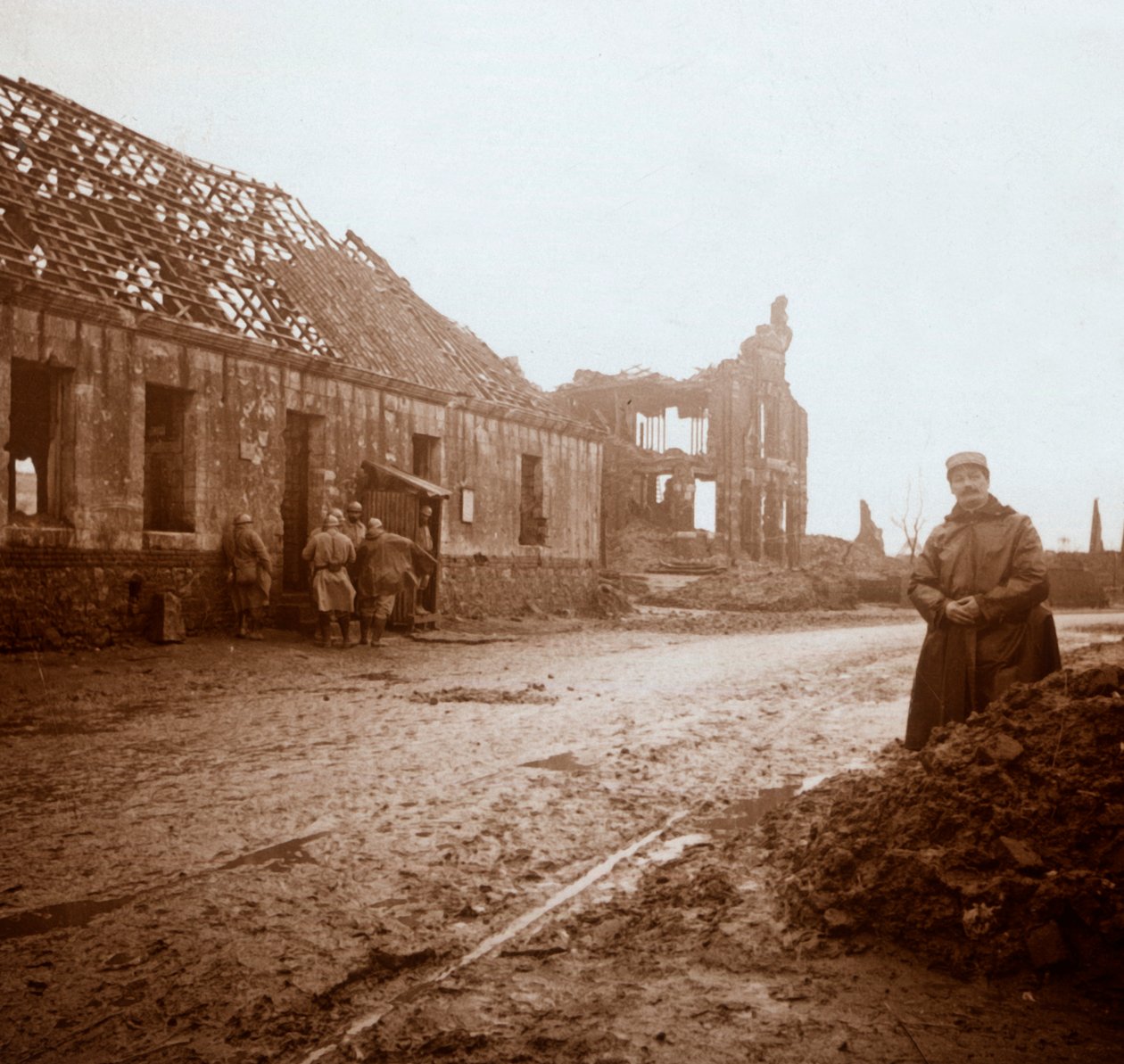 Câmara Municipal de Ablain-Saint-Nazaire, norte da França, c1914-c1918. de Unbekannt