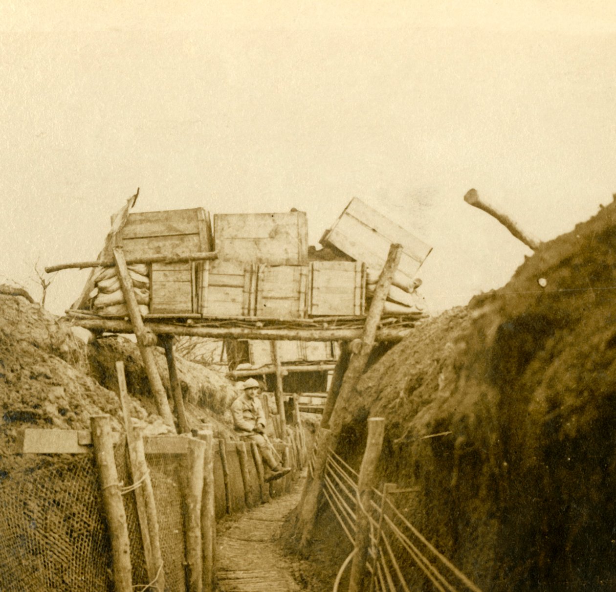 Trincheiras perto de Les Éparges, norte da França, c1914-c1918. de Unbekannt