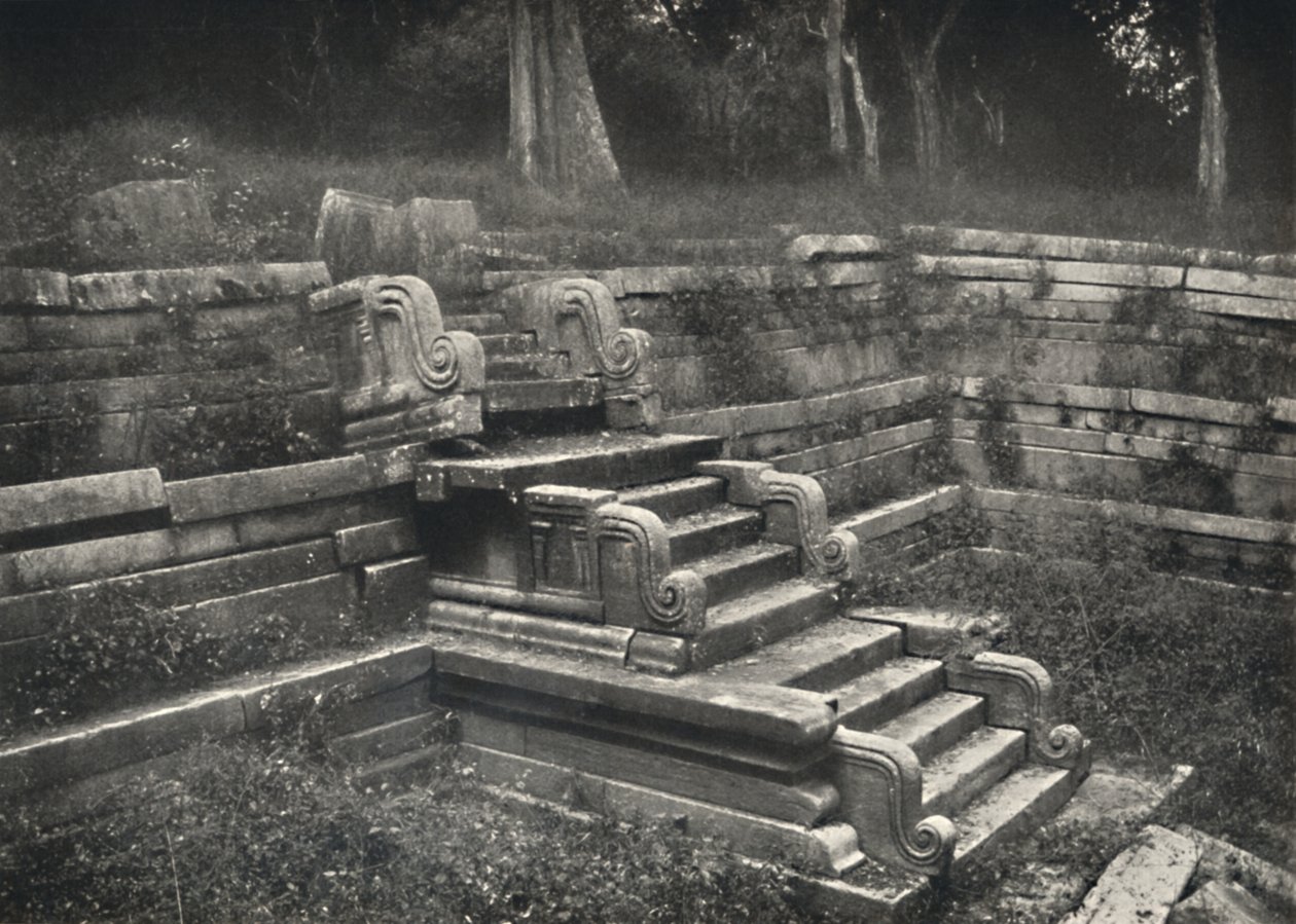 Escadas em um lago de banhos de tijolos, Anuradhapura, 1926 de Unbekannt