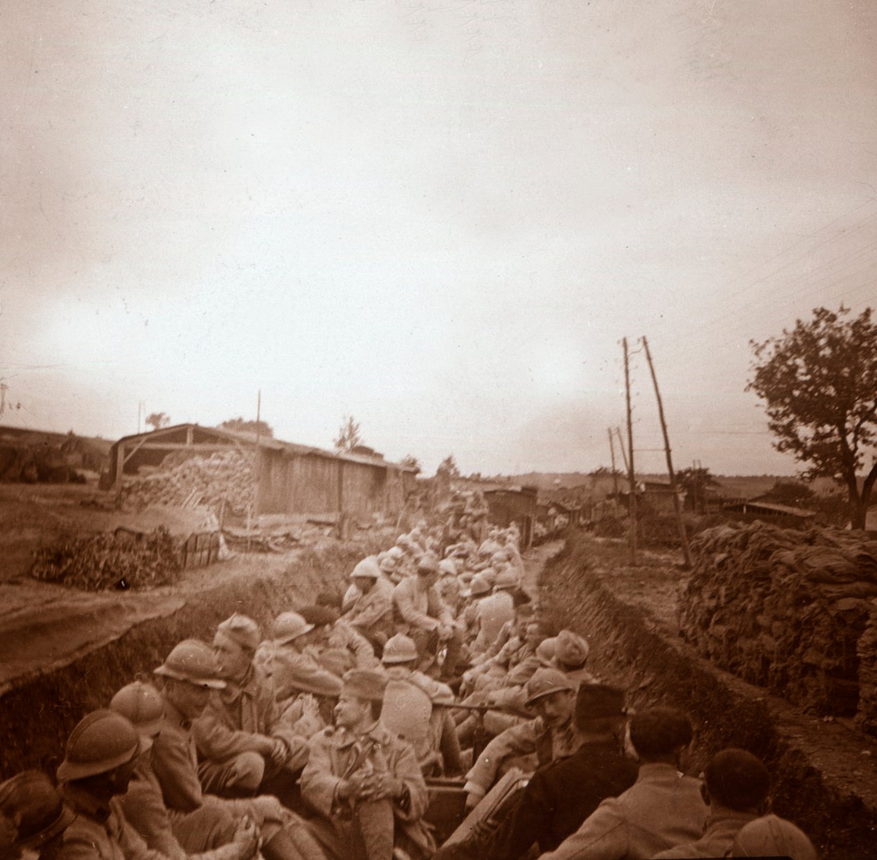 Tropas em vagões abertos de trem, Genicourt, norte da França, c1914-c1918 de Unbekannt