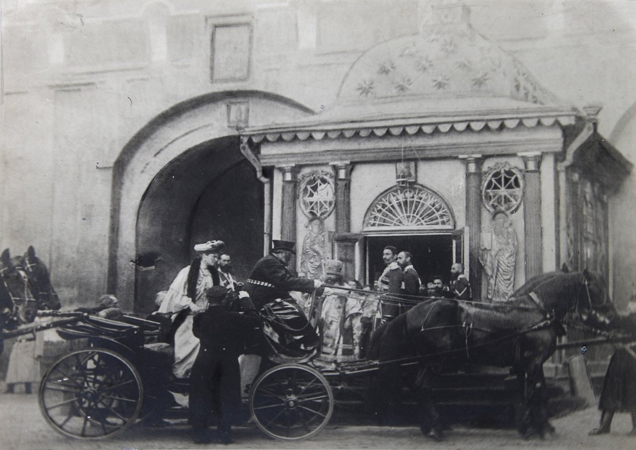 Tsarina Alexandra Fyodorovna visitando a Capela Ibérica, Moscou, Rússia, 1900 de Unbekannt