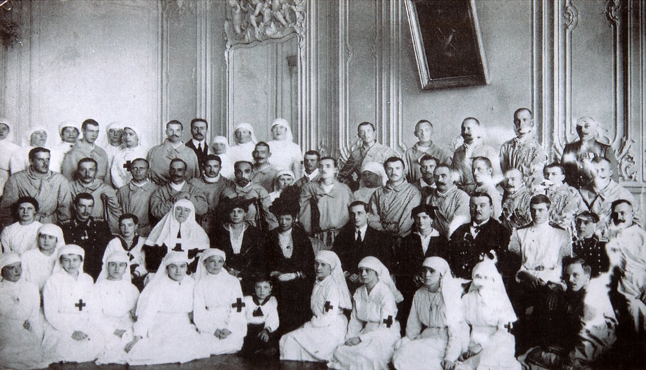 Tsarina Maria Fyodorovna, da Rússia, visitando um hospital em Kiev, 1915 de Unbekannt