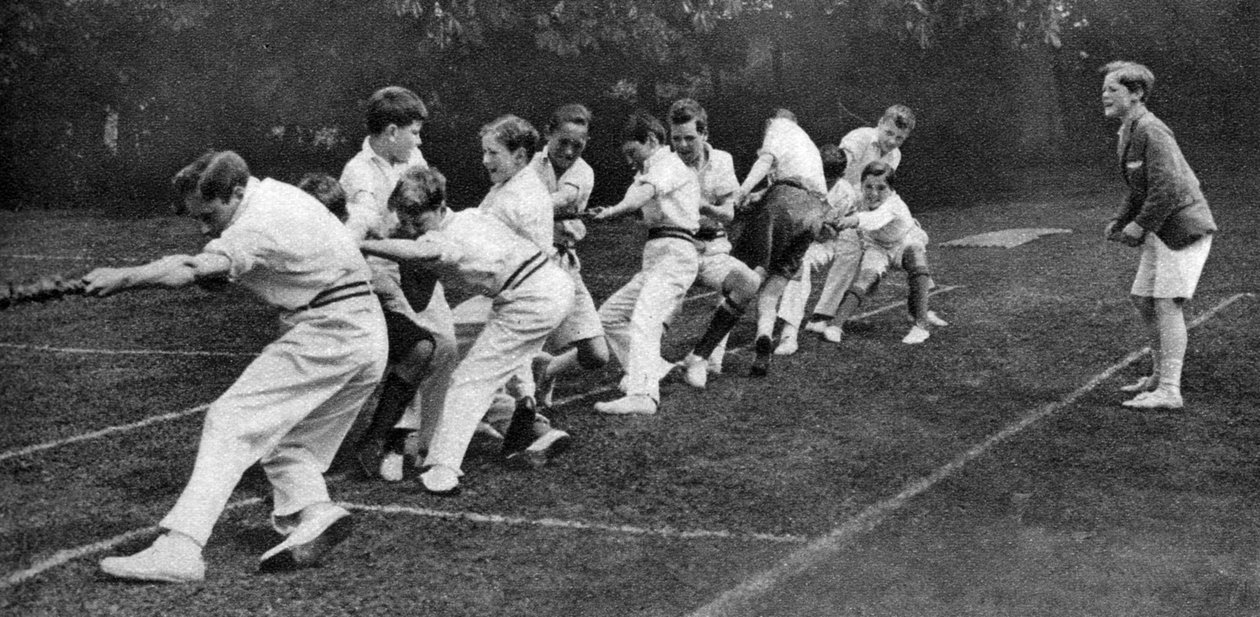 Cabo de guerra no dia de esportes da Mill Hill Junior School, Londres, 1926-1927 de Unbekannt