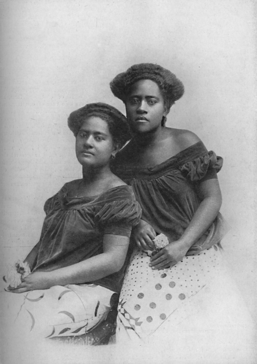 Duas princesas de Fiji com os cabelos vestidos em estilo europeu, 1902 de Unbekannt